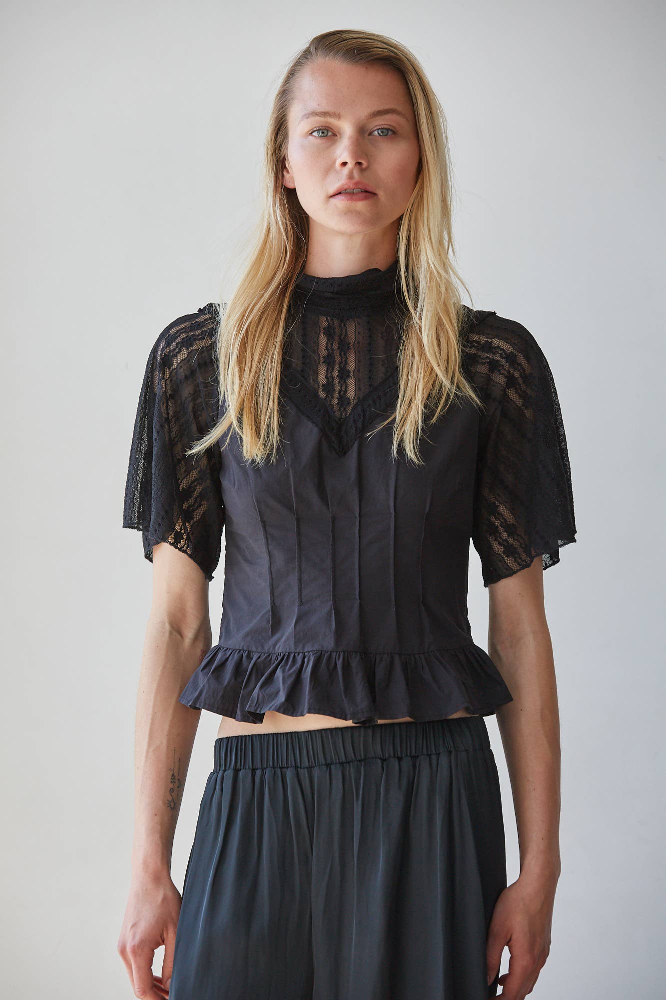 L9882 | Woven Cotton Sheer Lace Mock Neck Short Sleeve Top