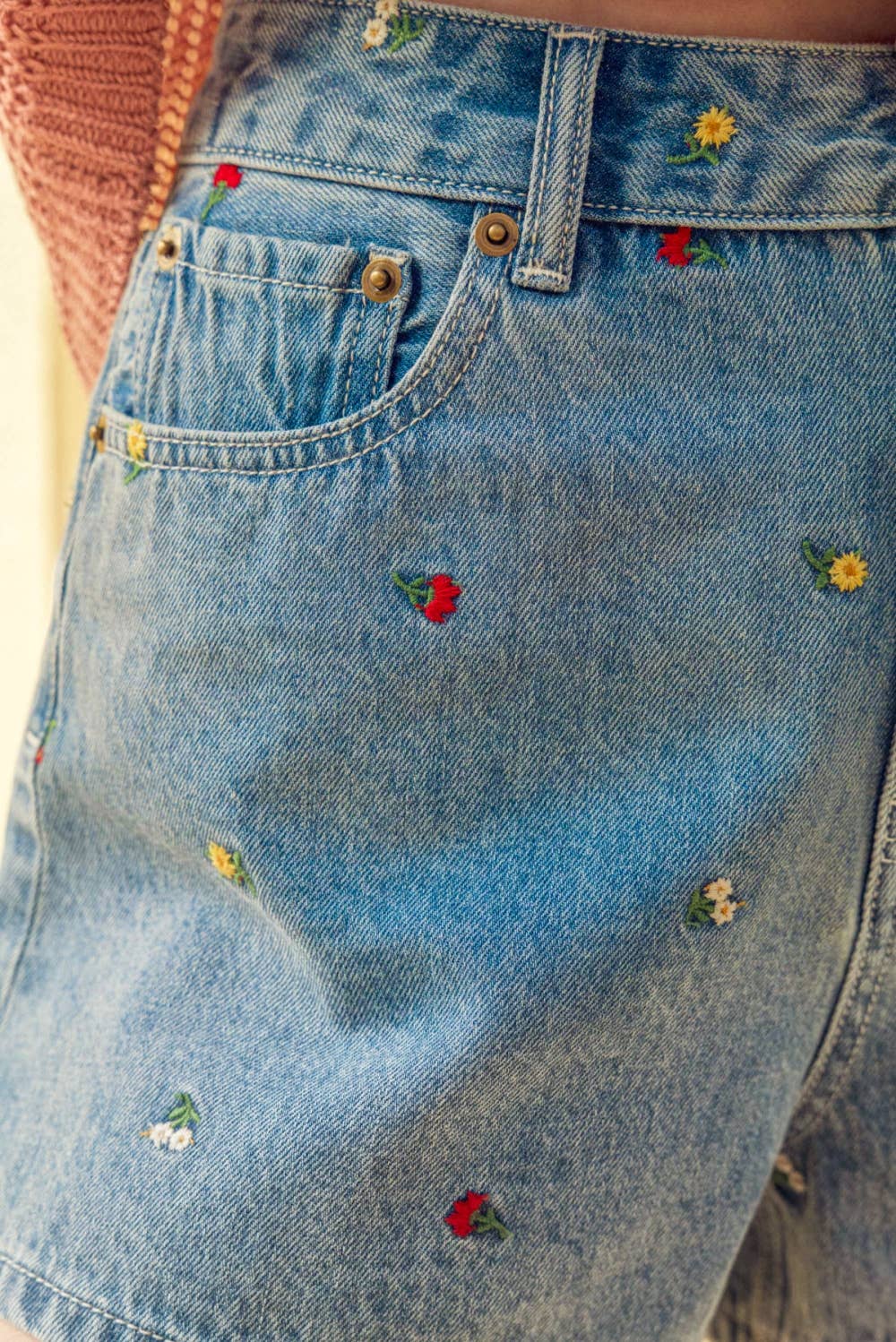 P5779   EMBROIDERY DENIM SHORTS