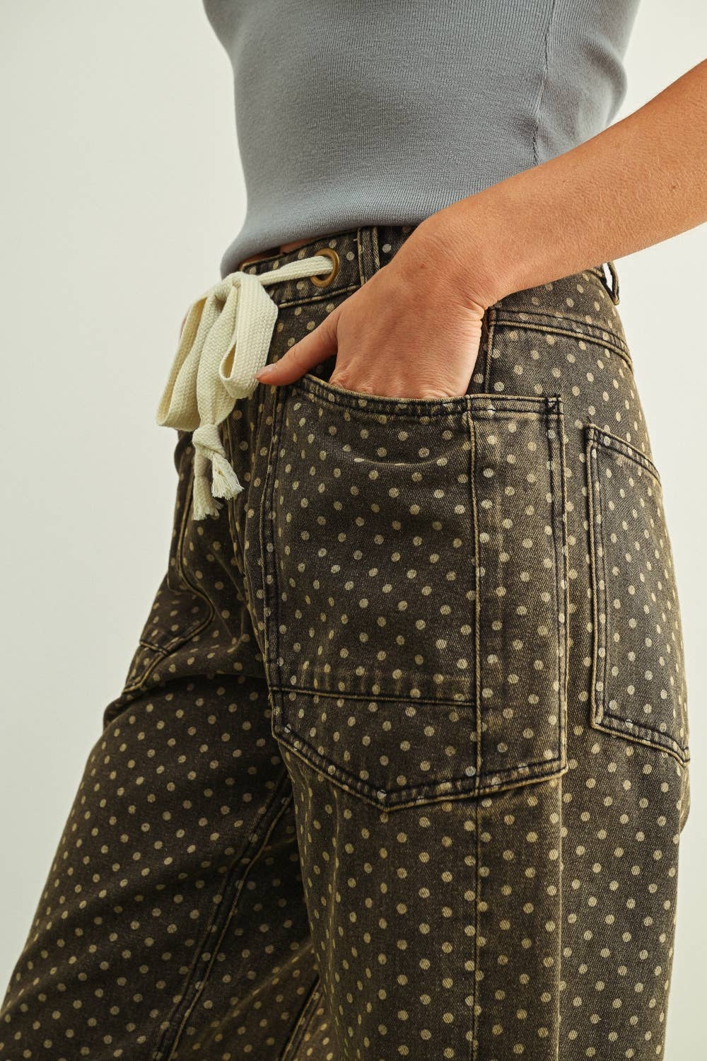 P6685   POLKA DOT PRINTED BARREL PANTS WITH BELT