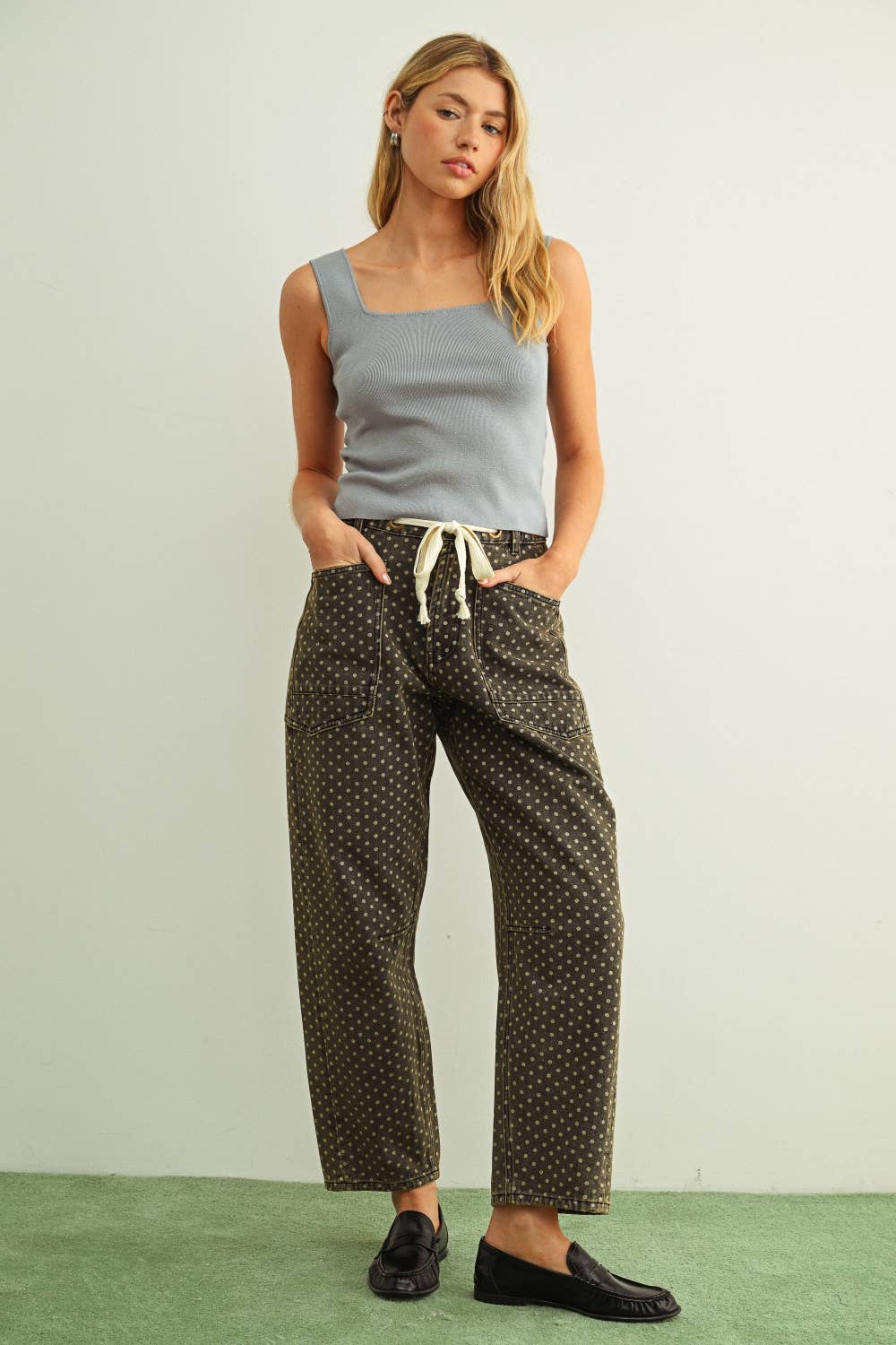 P6685   POLKA DOT PRINTED BARREL PANTS WITH BELT