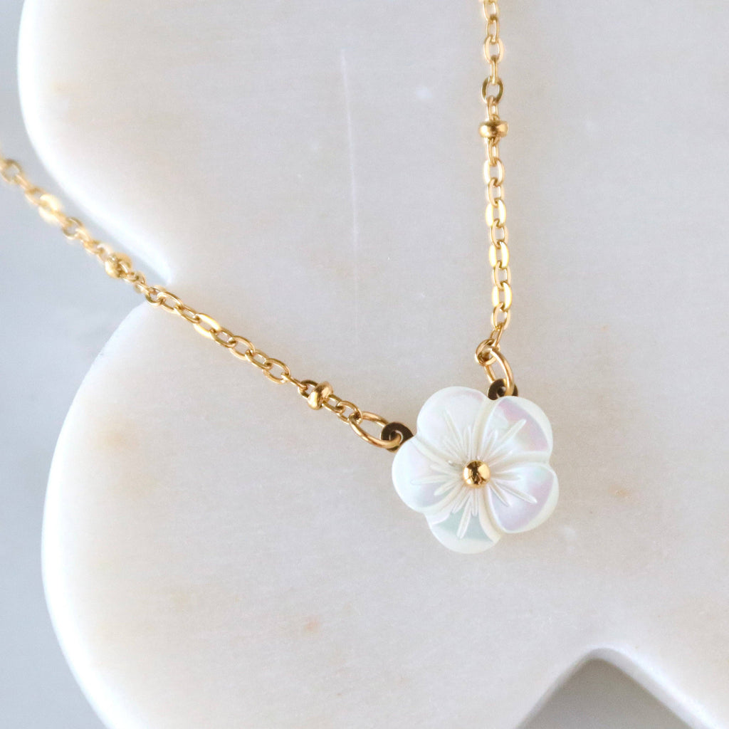 Mother of Pearl Flower Necklace