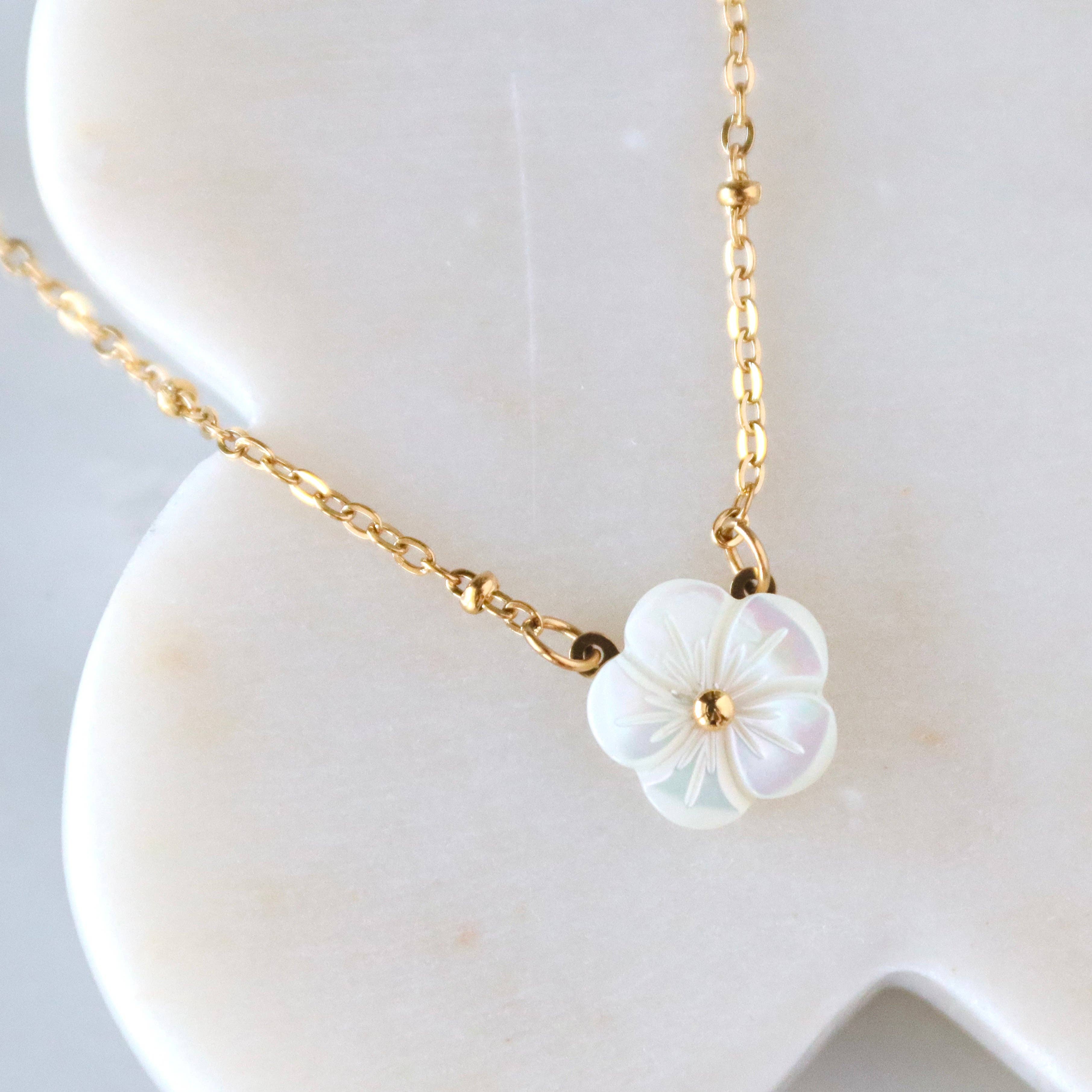 Mother of Pearl Flower Necklace