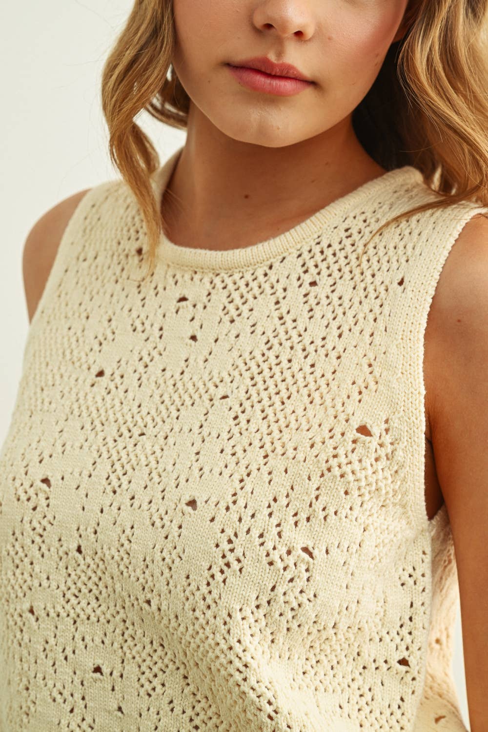 T5981ST   CROCHET KNIT TASSEL HEM CROP TOP