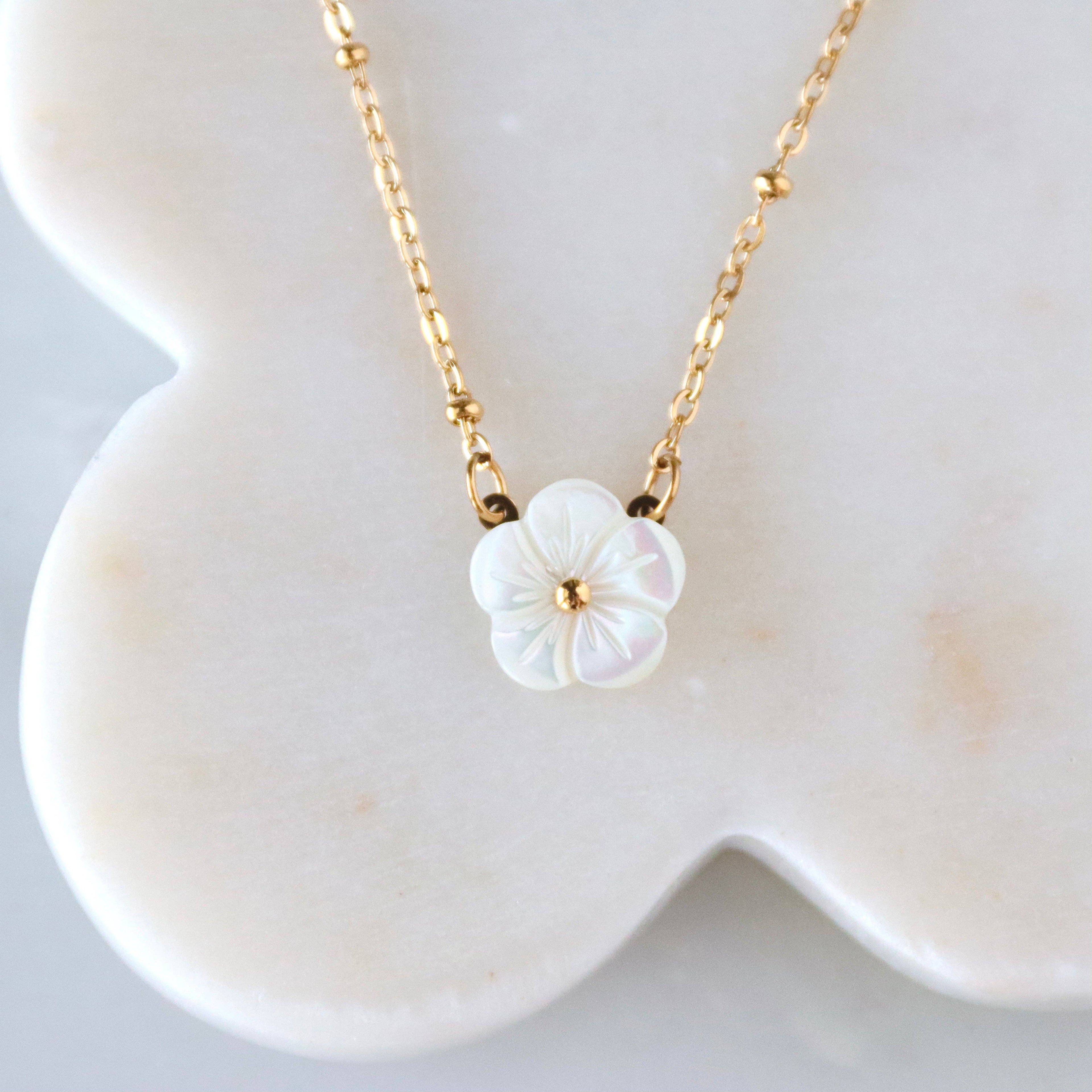 Mother of Pearl Flower Necklace