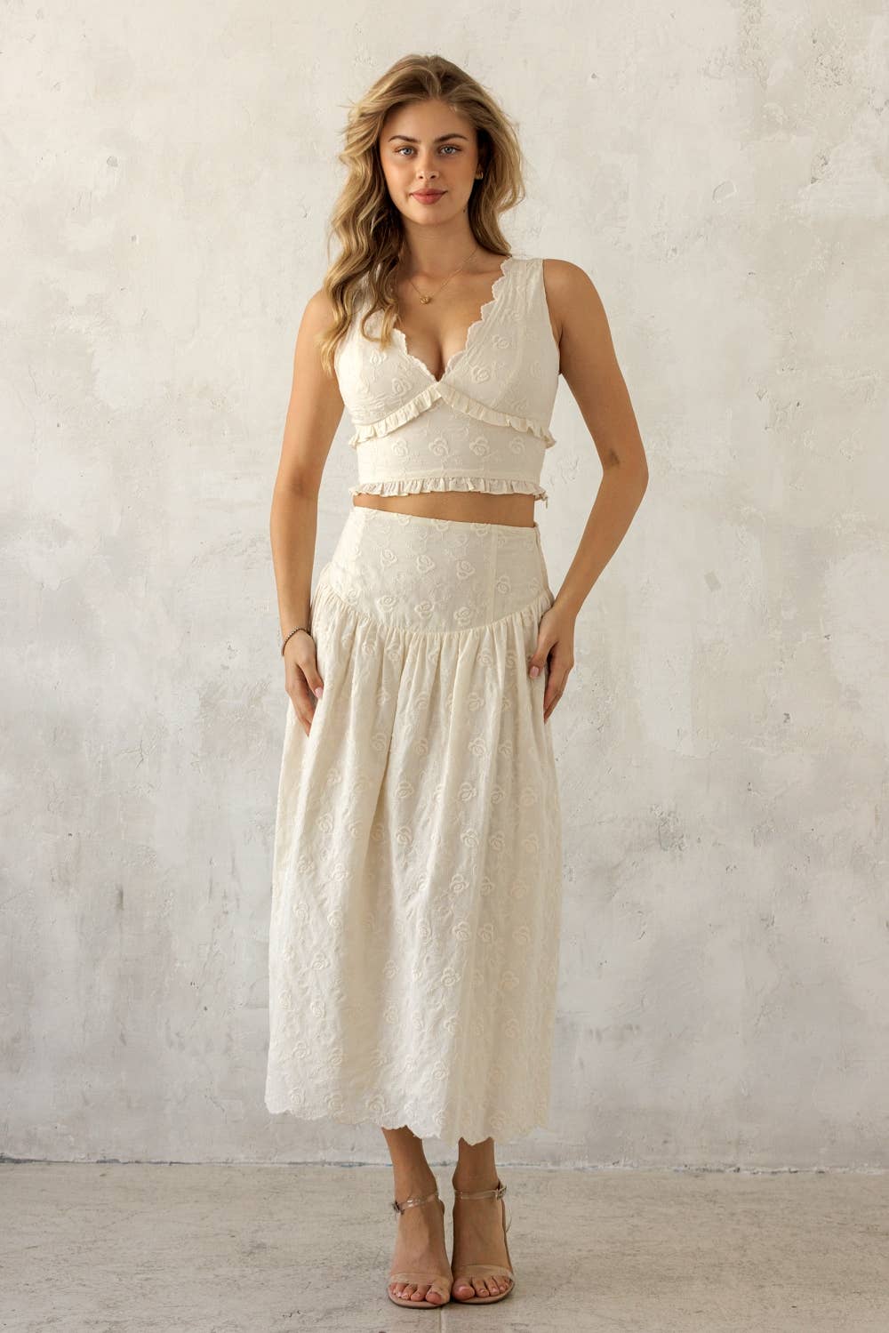 JT10301 - TEXTURED FLORAL RUFFLE CROP TOP