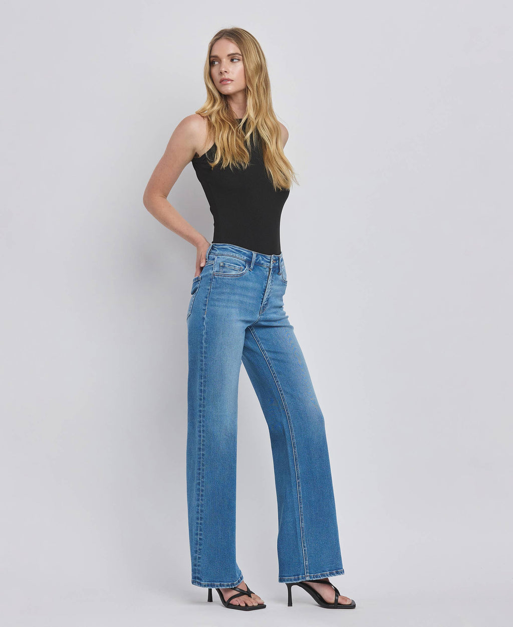 HIGH RISE MEDIUM WASH WIDE JEANS F5296MD