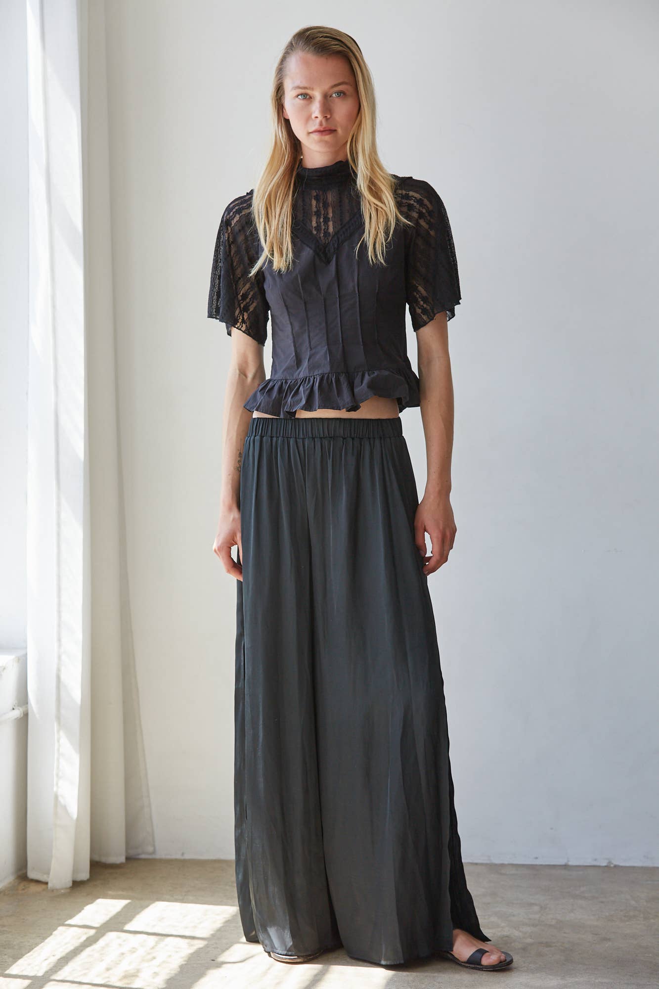 L9882 | Woven Cotton Sheer Lace Mock Neck Short Sleeve Top