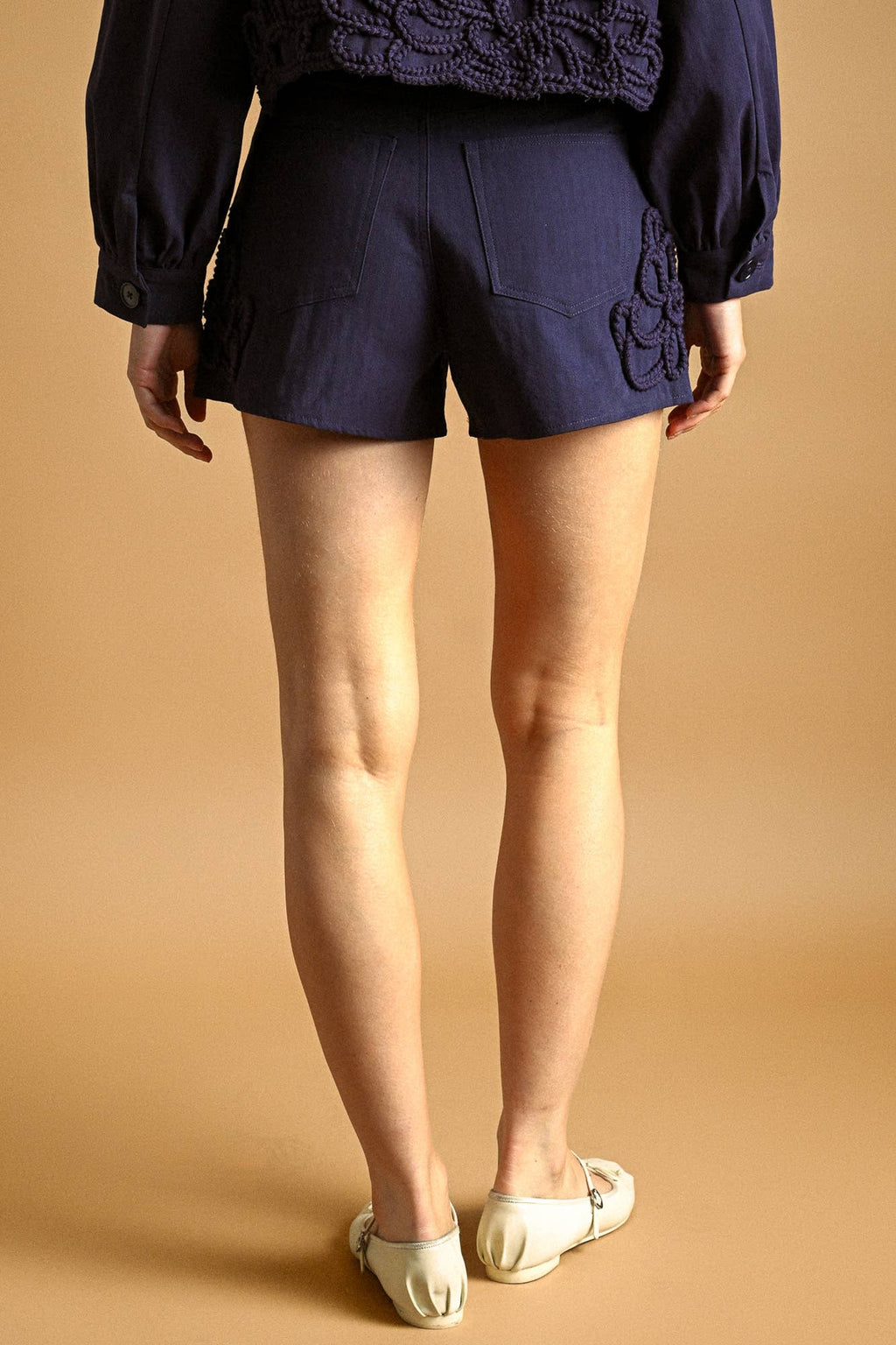 P4268ST   FLORAL EMBELLISHMENT DETAIL SHORTS
