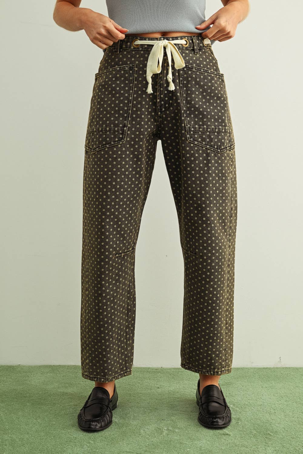 P6685   POLKA DOT PRINTED BARREL PANTS WITH BELT