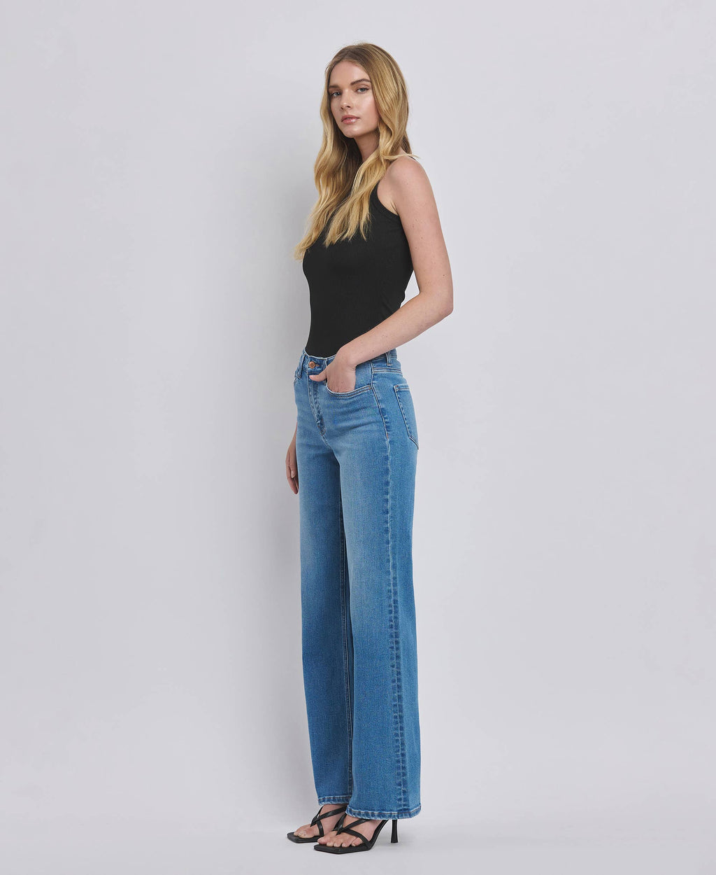 HIGH RISE MEDIUM WASH WIDE JEANS F5296MD