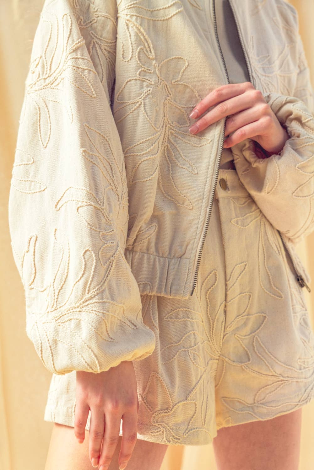 J6175ST   FLORAL JACQUARD ZIP UP JACKET