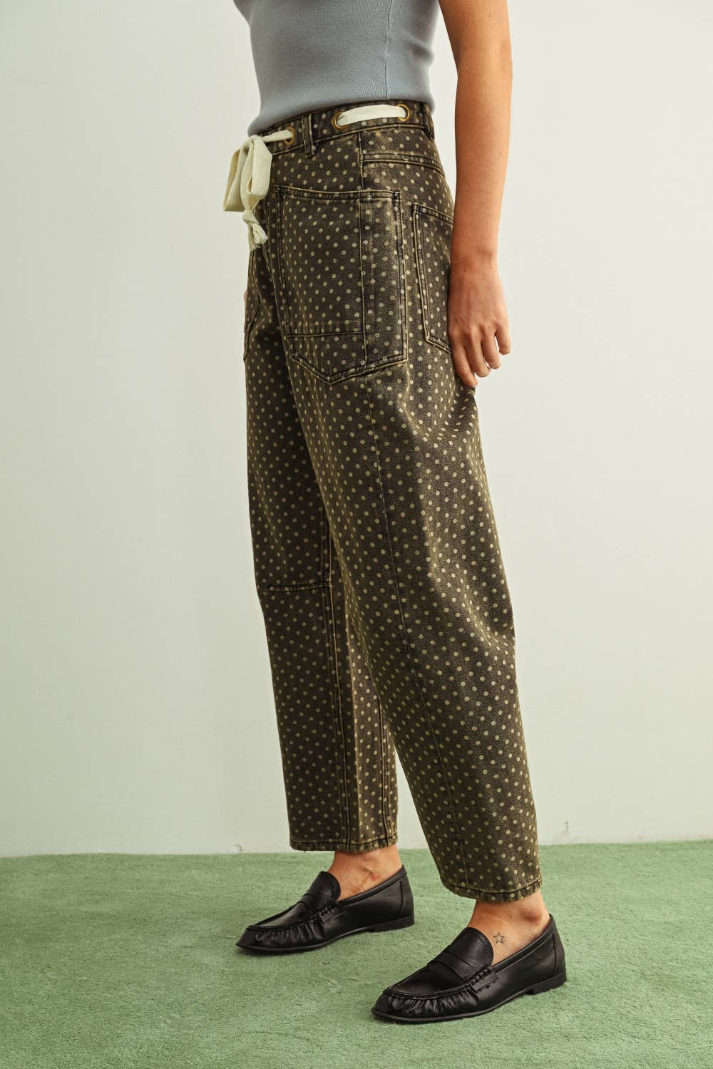 P6685   POLKA DOT PRINTED BARREL PANTS WITH BELT